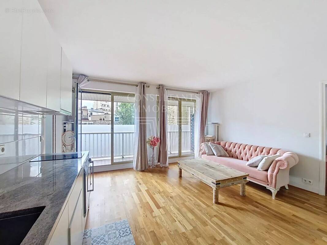 Appartement à PARIS-16E