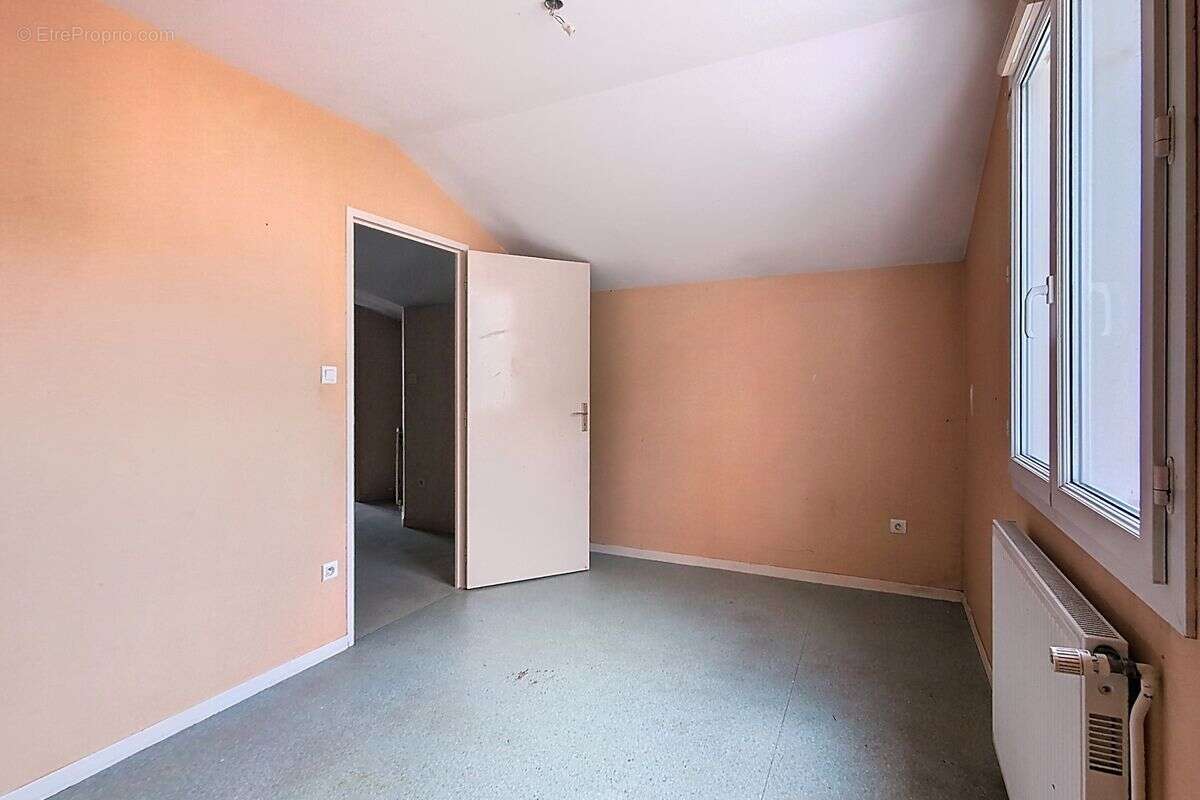 Maison à SAINT-FORGEUX