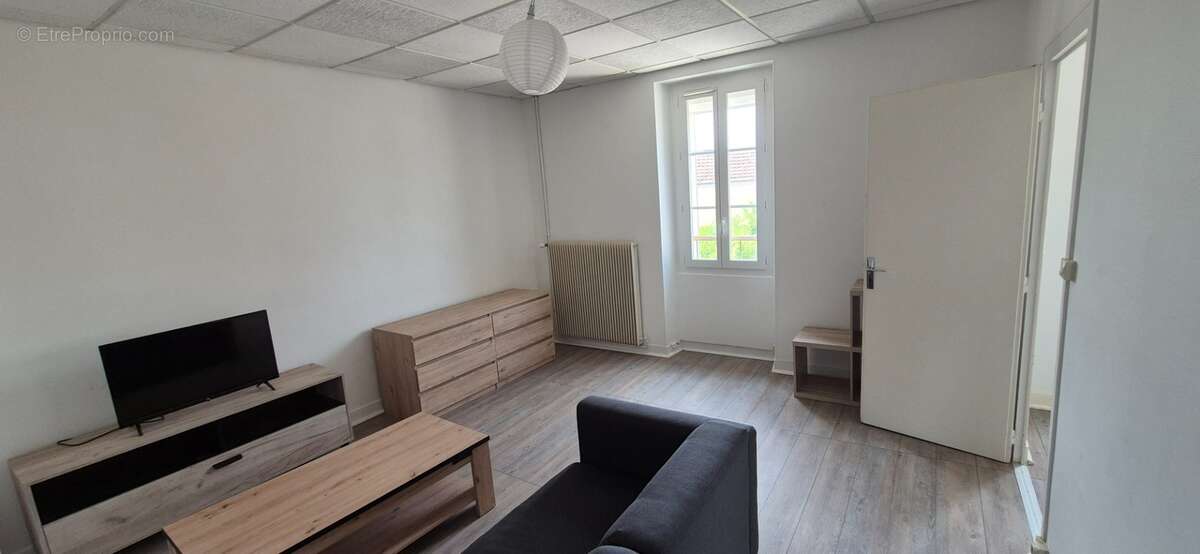 Maison de ville composée de deux appartements, 110 m2, proximité place Victor Hugo, jardin clos, cour avec stationnement - photo 11