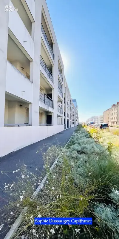 À vendre – Bel appartement 3 pièces avec grande loggia – Bordeaux Chartrons / Bassins à Flot - photo 11