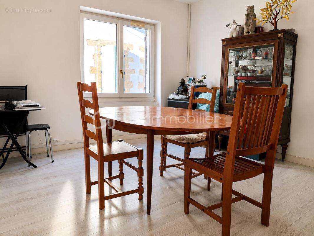 RARE – Grande maison de village 203 m² + local commercial + terrasse – Saint-Chamas Port - photo 5