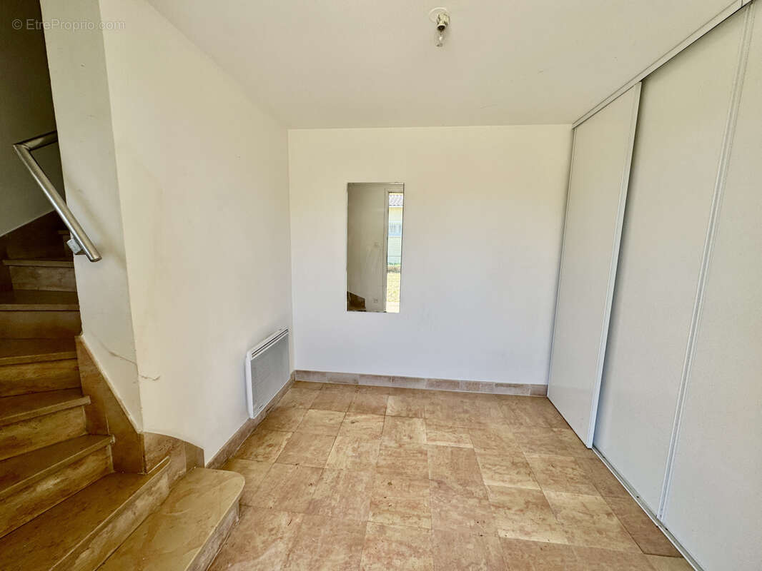 Maison à LAUDUN-L&#039;ARDOISE