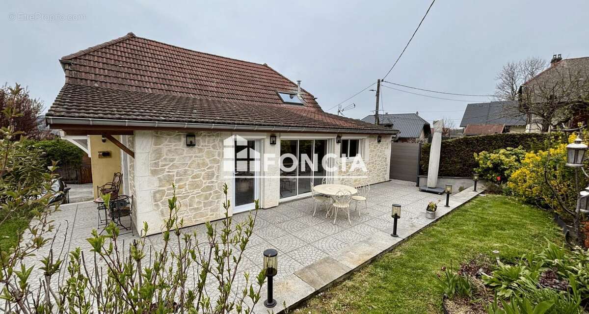 Maison à MOUXY
