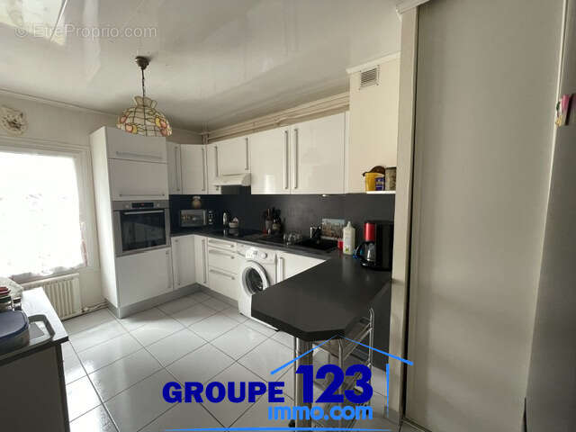 Bel appartement de 86m2 AUXERRE, proche commerces avec 3 chambres dans une petite résidence calme - photo 2