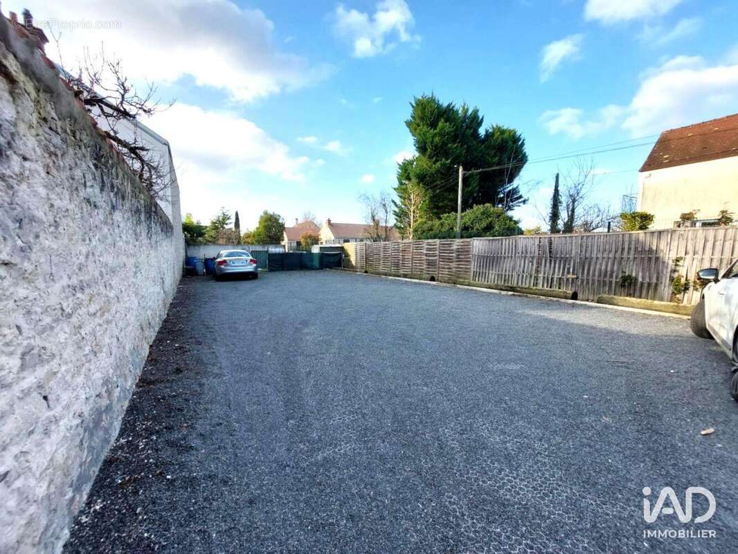 Photo 8 - Commerce à AVON