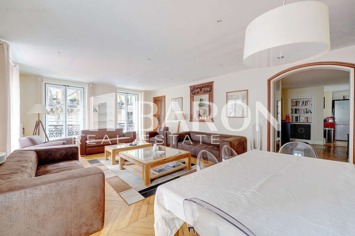 Appartement à PARIS-9E