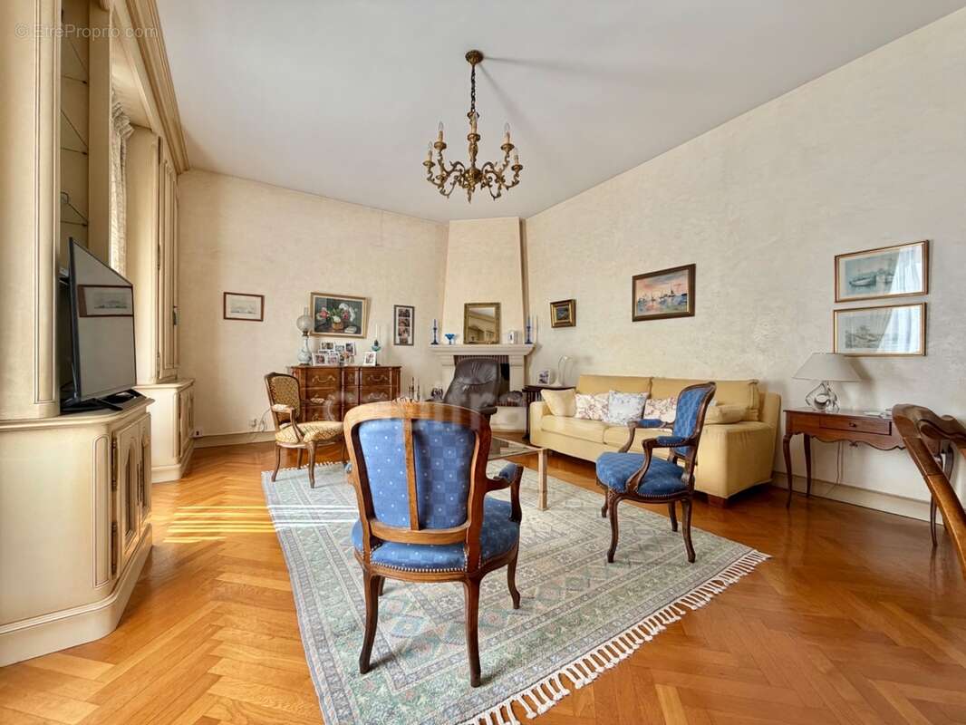 Ensemble immobilier : maison + appartement independant + garage de 135m2 + dependances et terrain clos – rare sur le secteur - photo 9