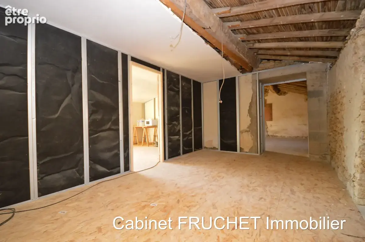 Proche CHANTONNAY - Grande maison en pierre en cours de rénovation. - photo 8