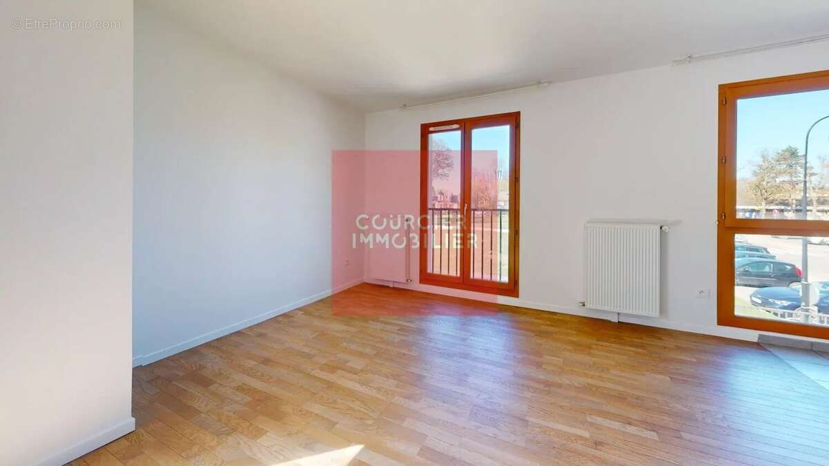 Appartement à LE MESNIL-SAINT-DENIS
