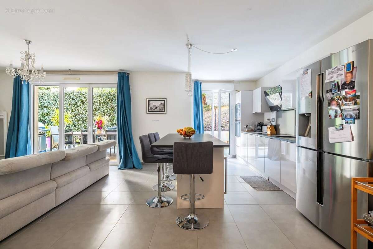 Appartement à SAINT-LAURENT-DU-VAR