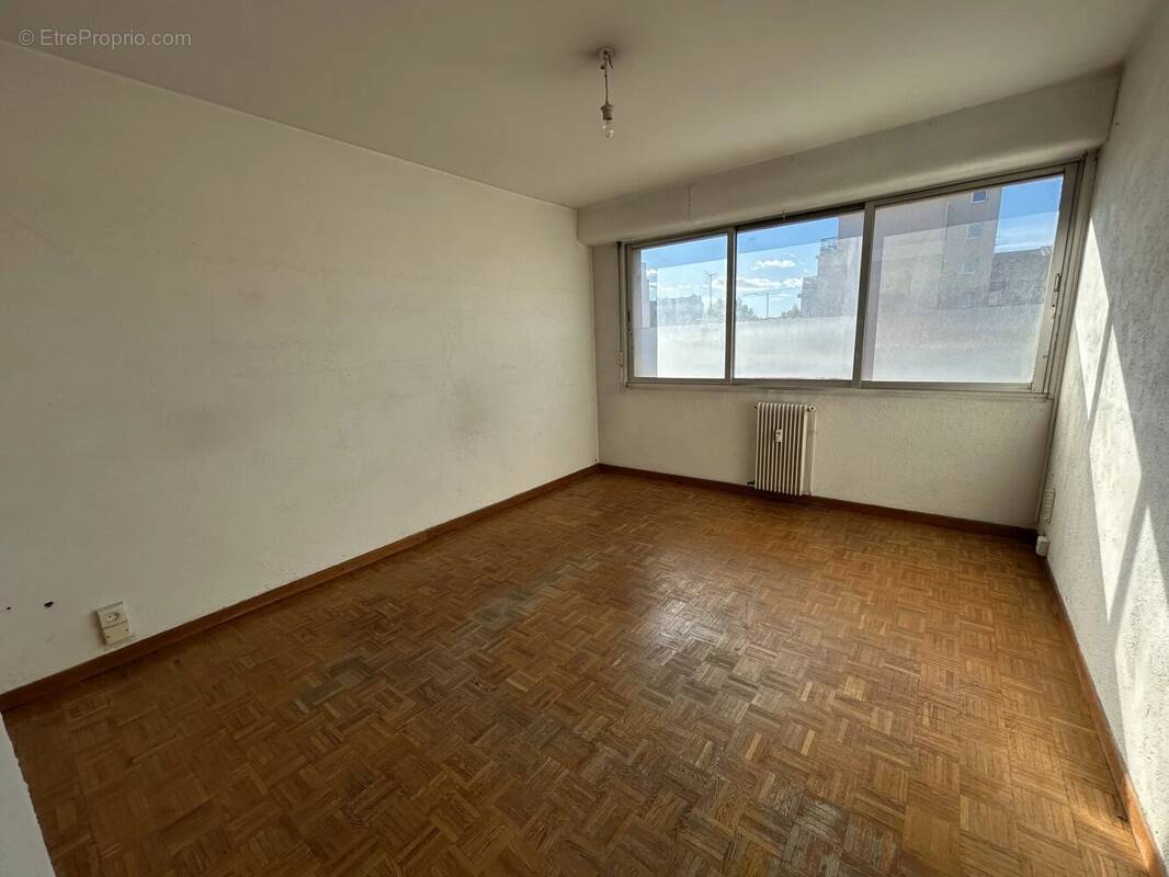 Appartement à MARSEILLE-4E