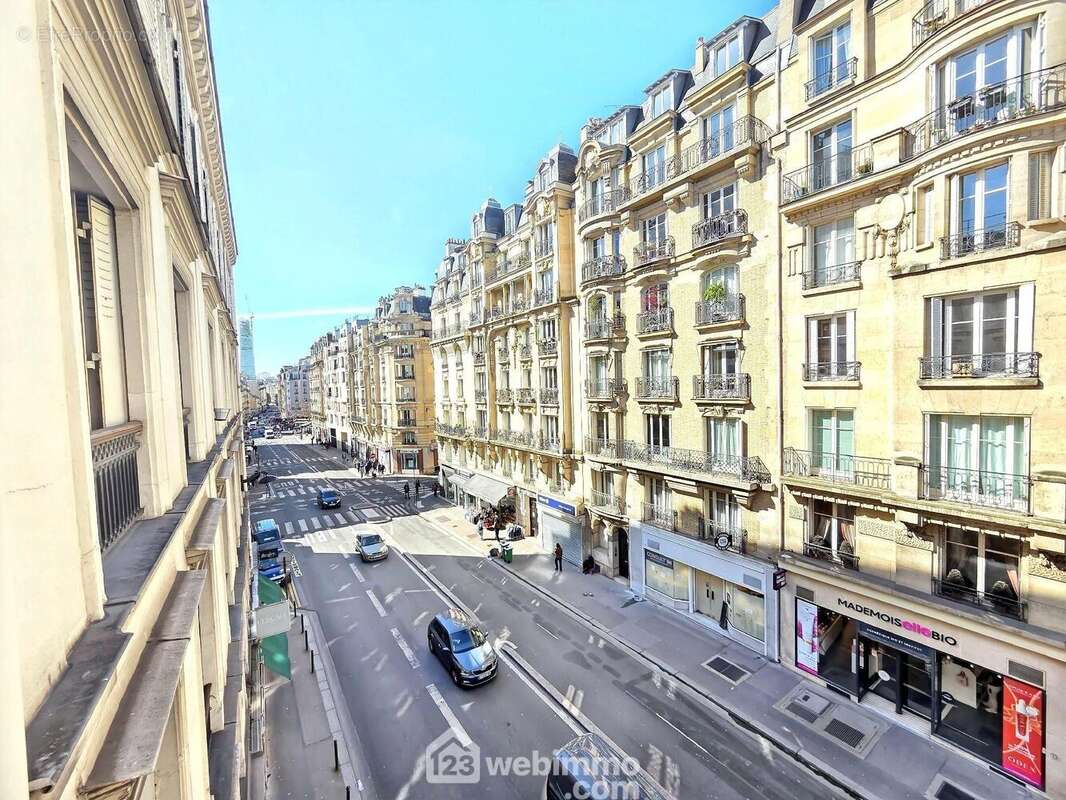 Emplacement idéale sur la rue Vaugirard dans un quartier recherché - Appartement à PARIS-15E