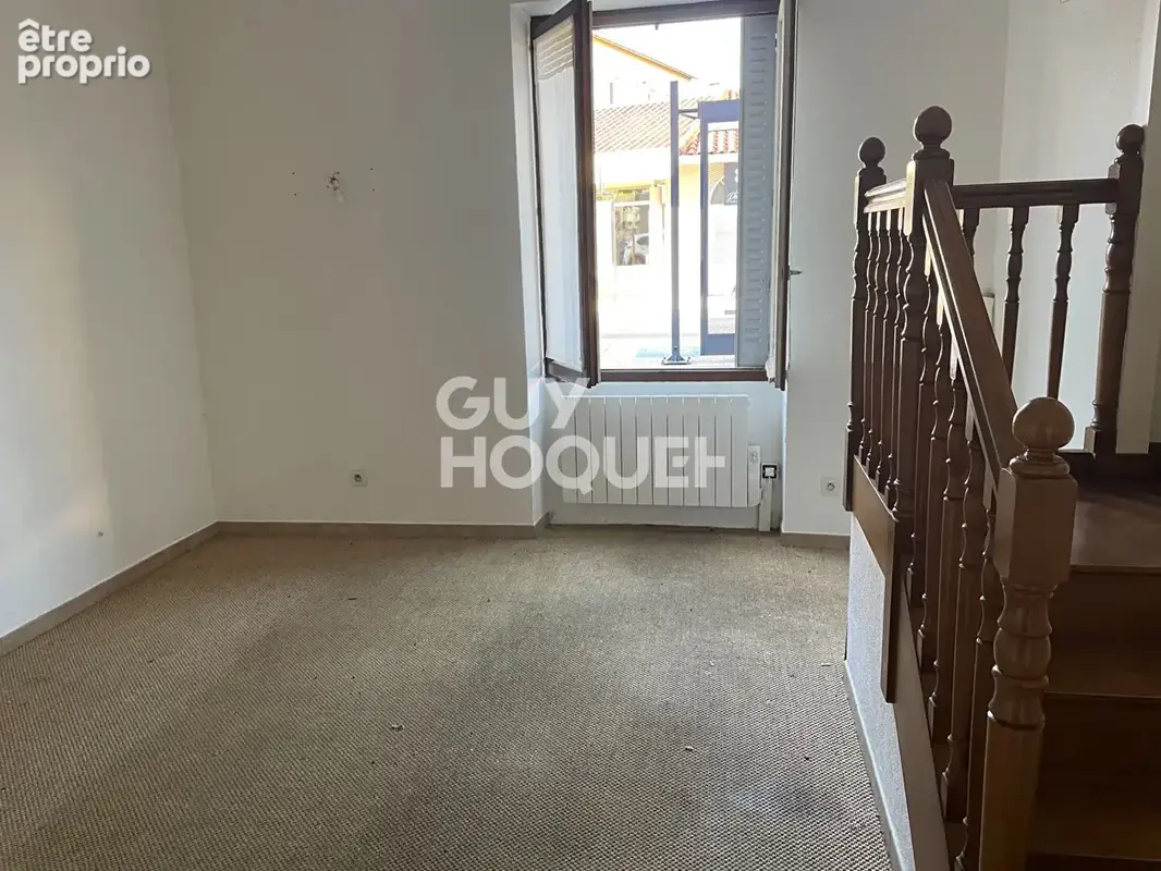 Immeuble avec commerce , logement et dépendance à Saint Laurent de Mure - Réf 4730 - 395 000 - photo 5