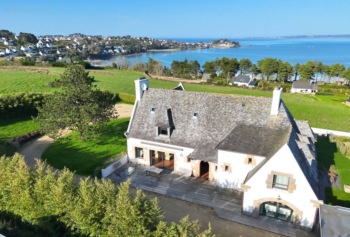 Maison à LOCQUIREC
