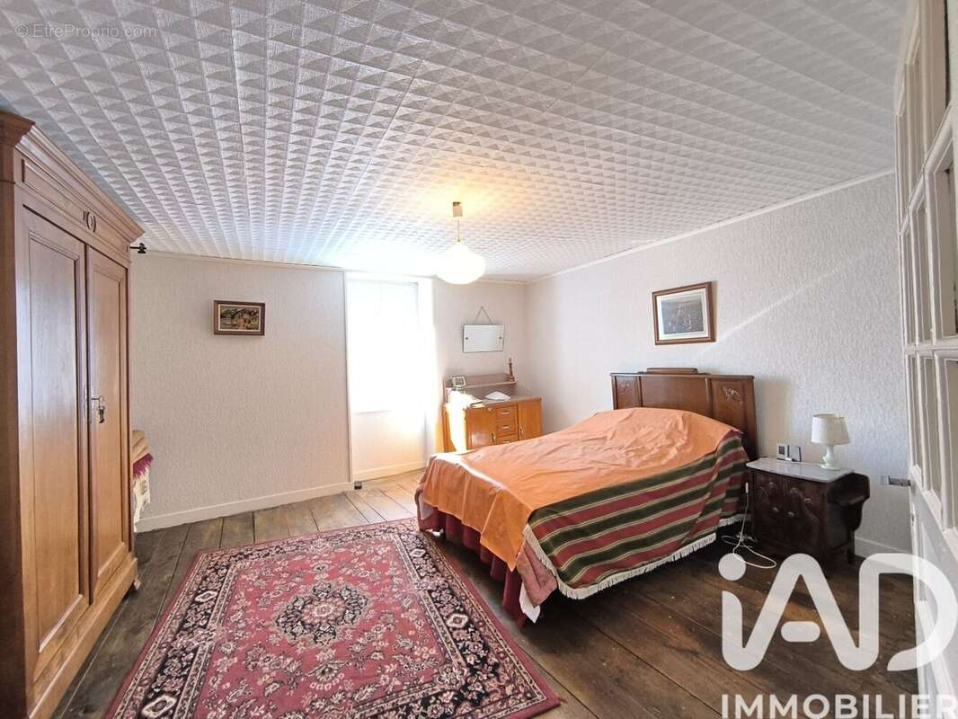 Maison 111 m² à Crocq  - photo 8