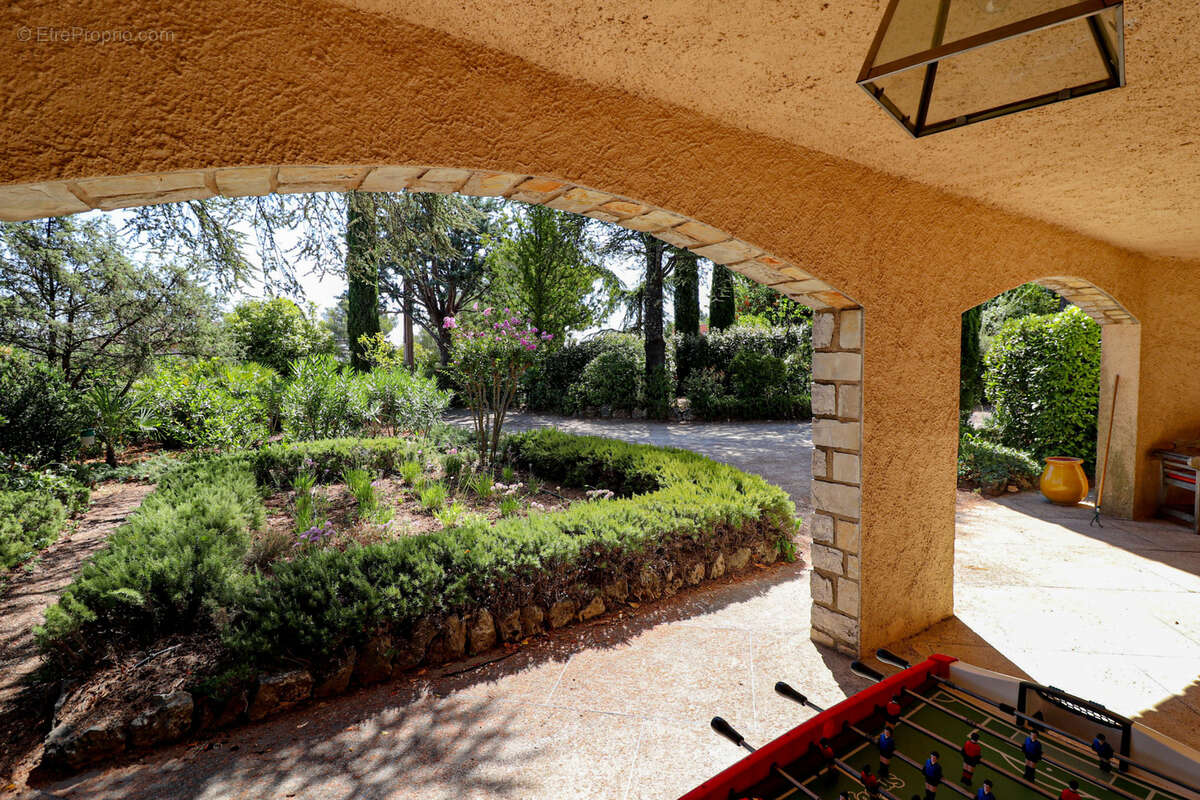 Villa 5 chambres sur terrain 2000m2 avec piscine à 2 pas du village de flayosc - photo 17