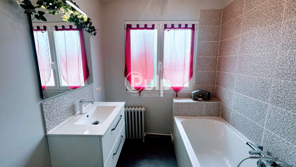 Maison à COURRIERES