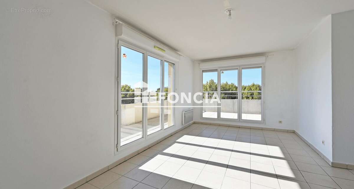 Appartement à PORT-SAINT-LOUIS-DU-RHONE