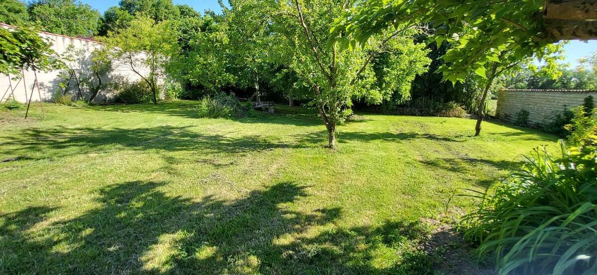 Maison à SAINT-GEORGES-DE-LONGUEPIERRE