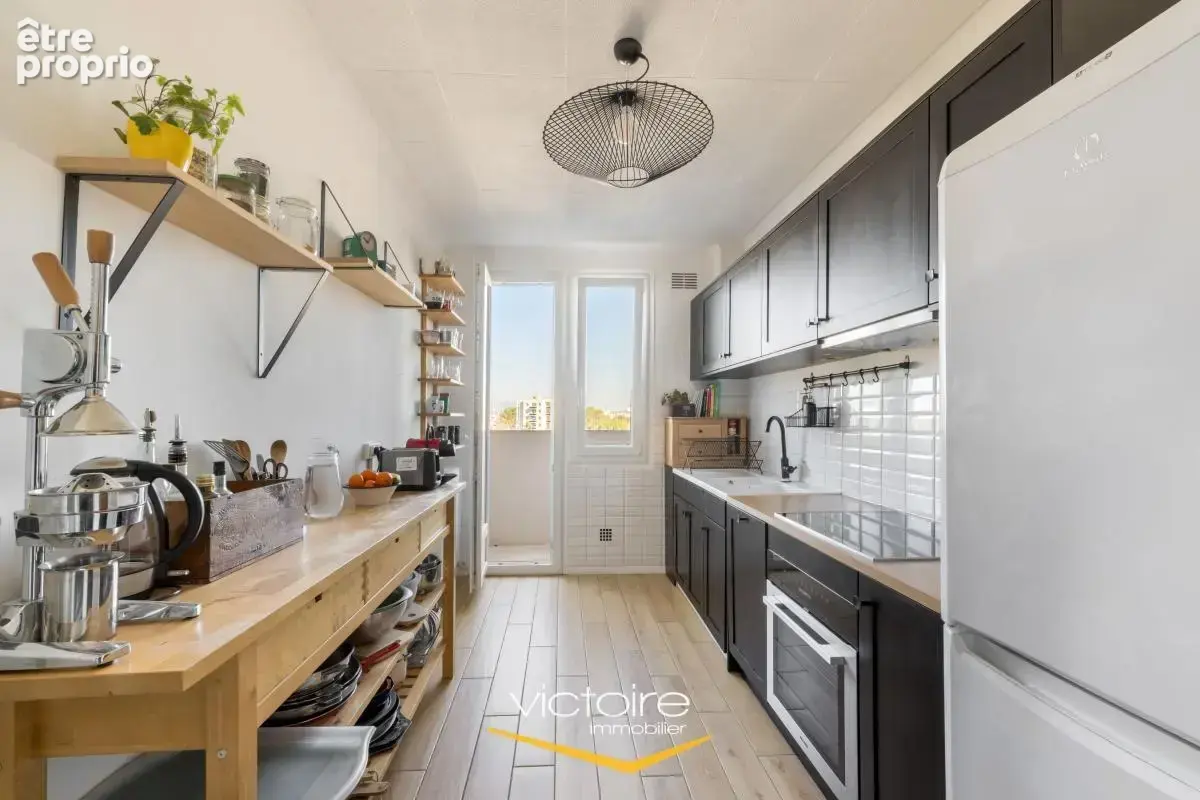 Montchat - Cours du Docteur Long - T3 traversant 70 m², 5e étage avec ascenseur, balcon et garage - photo 6