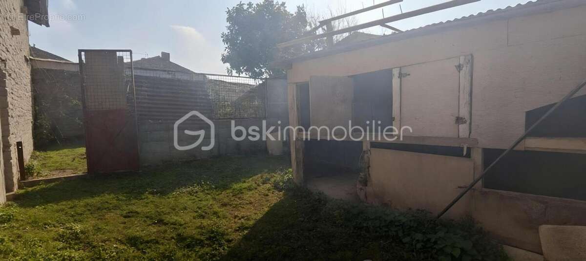 Maison à FONTENILLE-SAINT-MARTIN-D'ENTRAIGUES