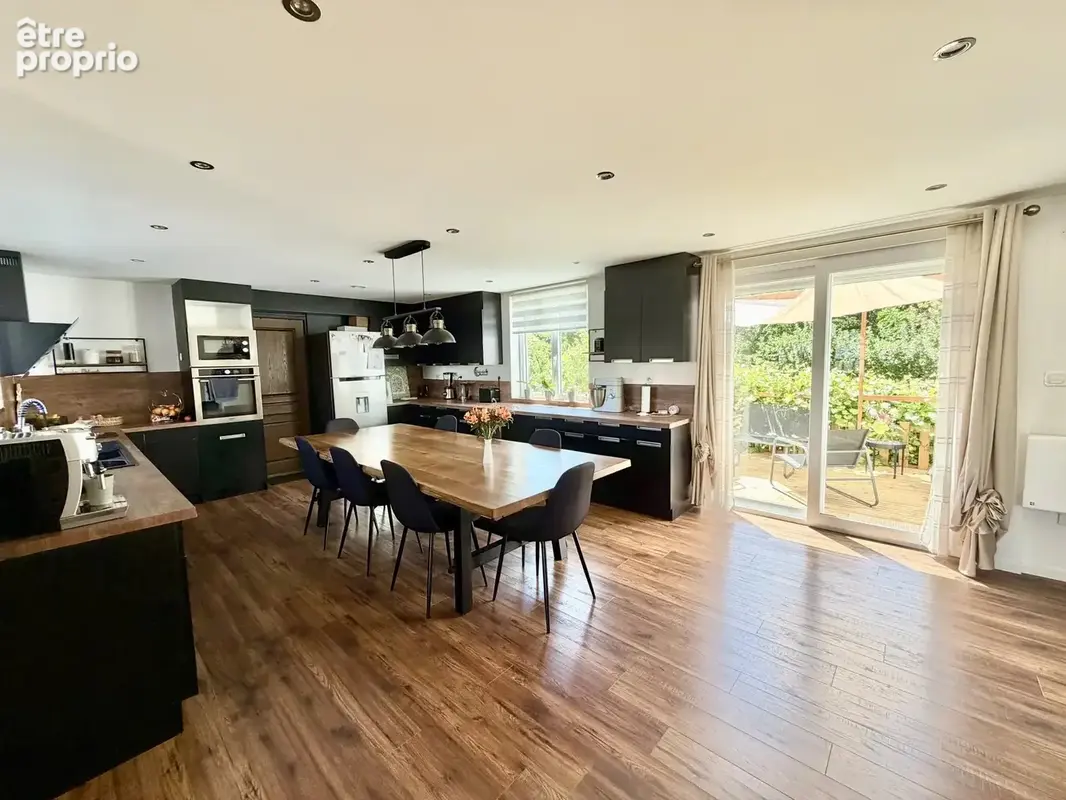 Cournon-d’Auvergne : Maison de 150m², 4 chambres et dépendance. - photo 3