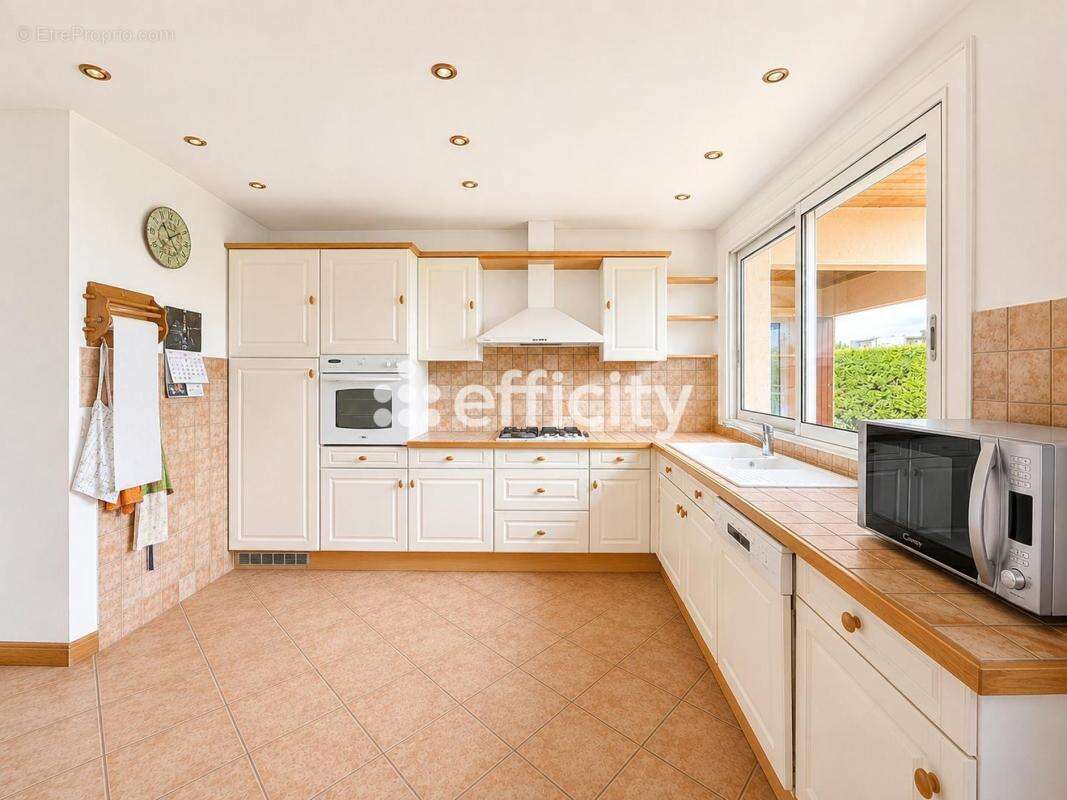 Maison 135 m² à Saint-Palais-Sur-Mer  - photo 6