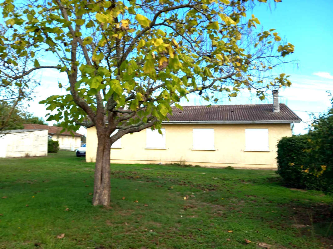 Maison à COUTRAS