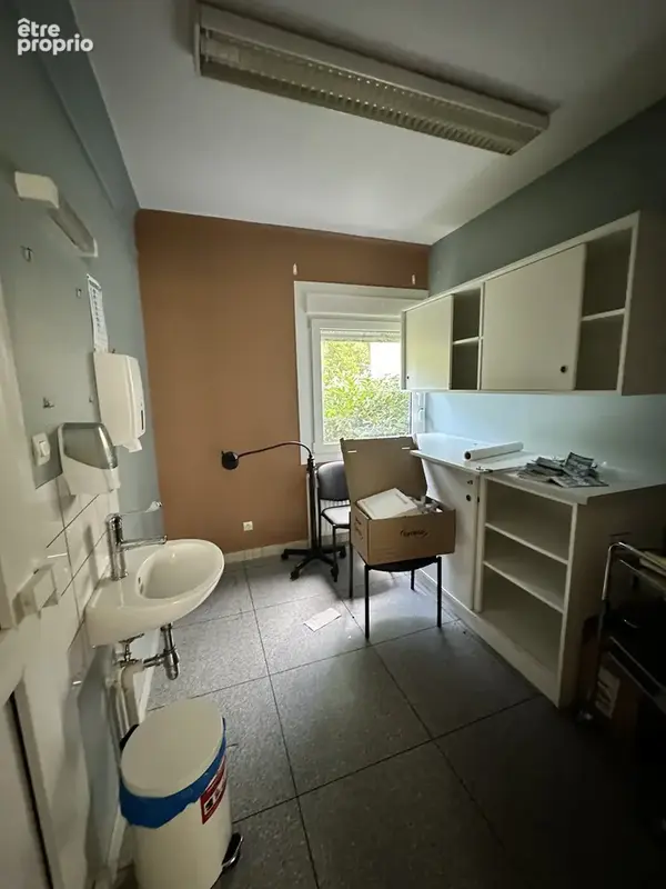 Ancienne maison medicale de 75.50m2 sur 3.54 ares - photo 10