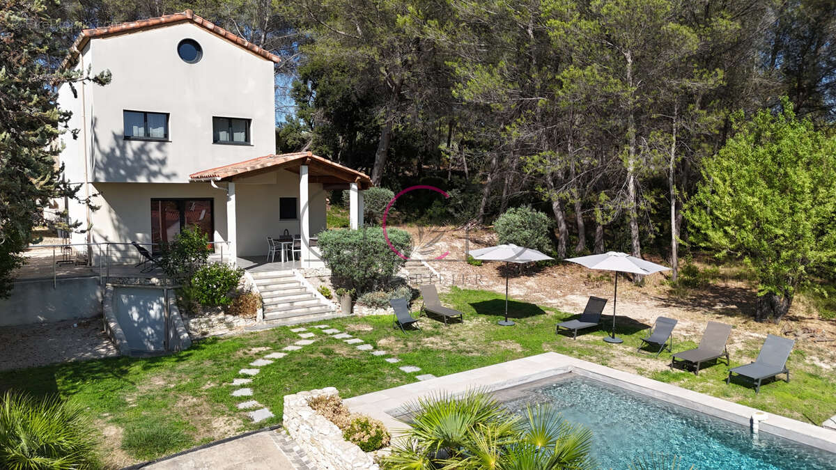 Maison à VENTABREN