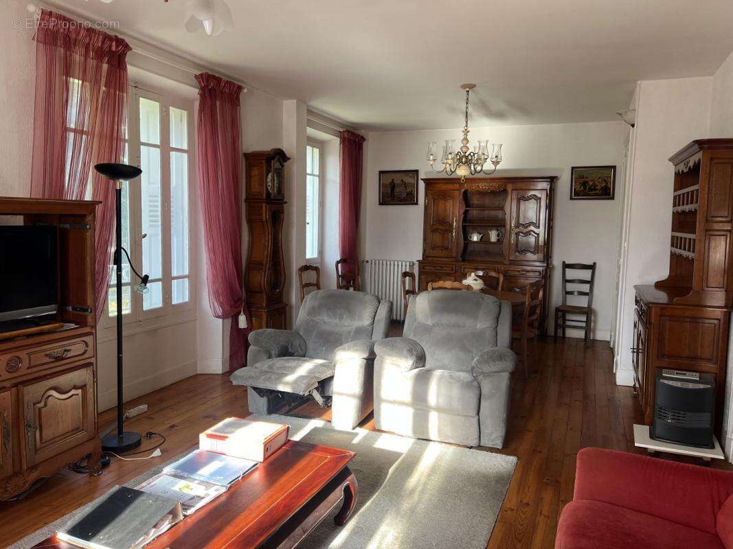 Maison 211 m² à Les Cabannes  - photo 2