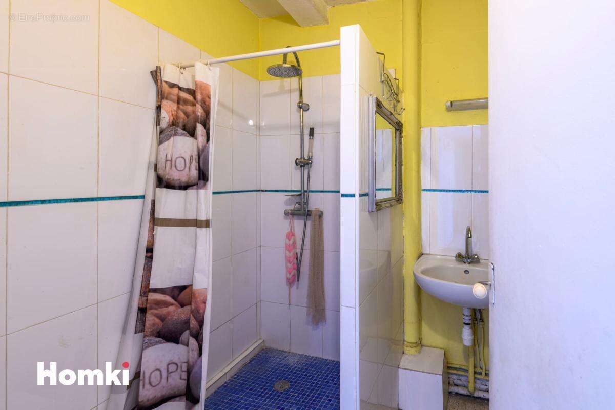 Appartement 3 pièces  de 67 m²  avec balcon à Nîmes, Rue Cordier - photo 9