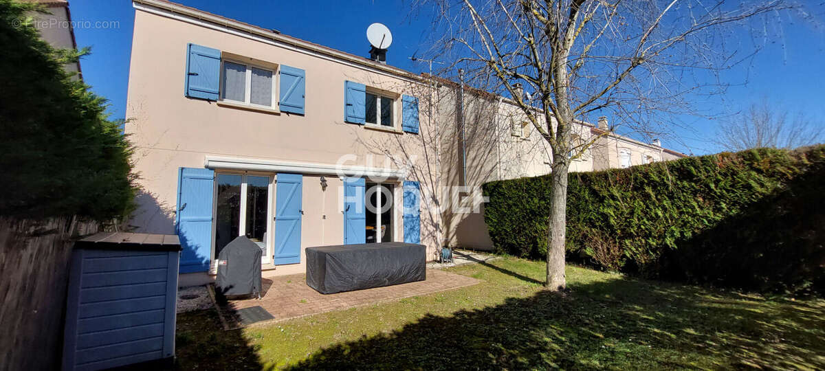 Maison à ISSOU