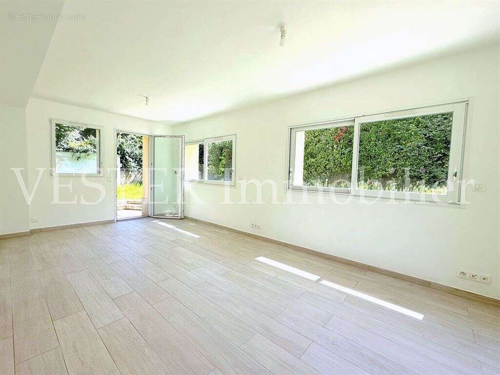 Maison renovee avec piscine - centre village - photo 14