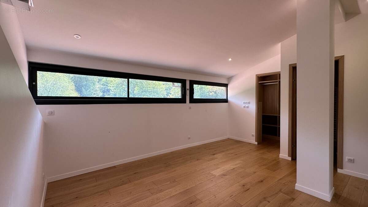 Lieu exceptionnel de 15 hectares dont 3 hectares d'etang pour cette propriete de 322 m2 - photo 22