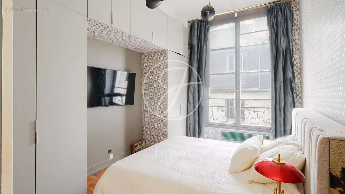 Appartement à PARIS-1E
