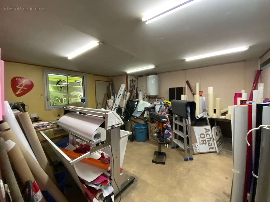 Commerce à SAINT-GENIS-LAVAL