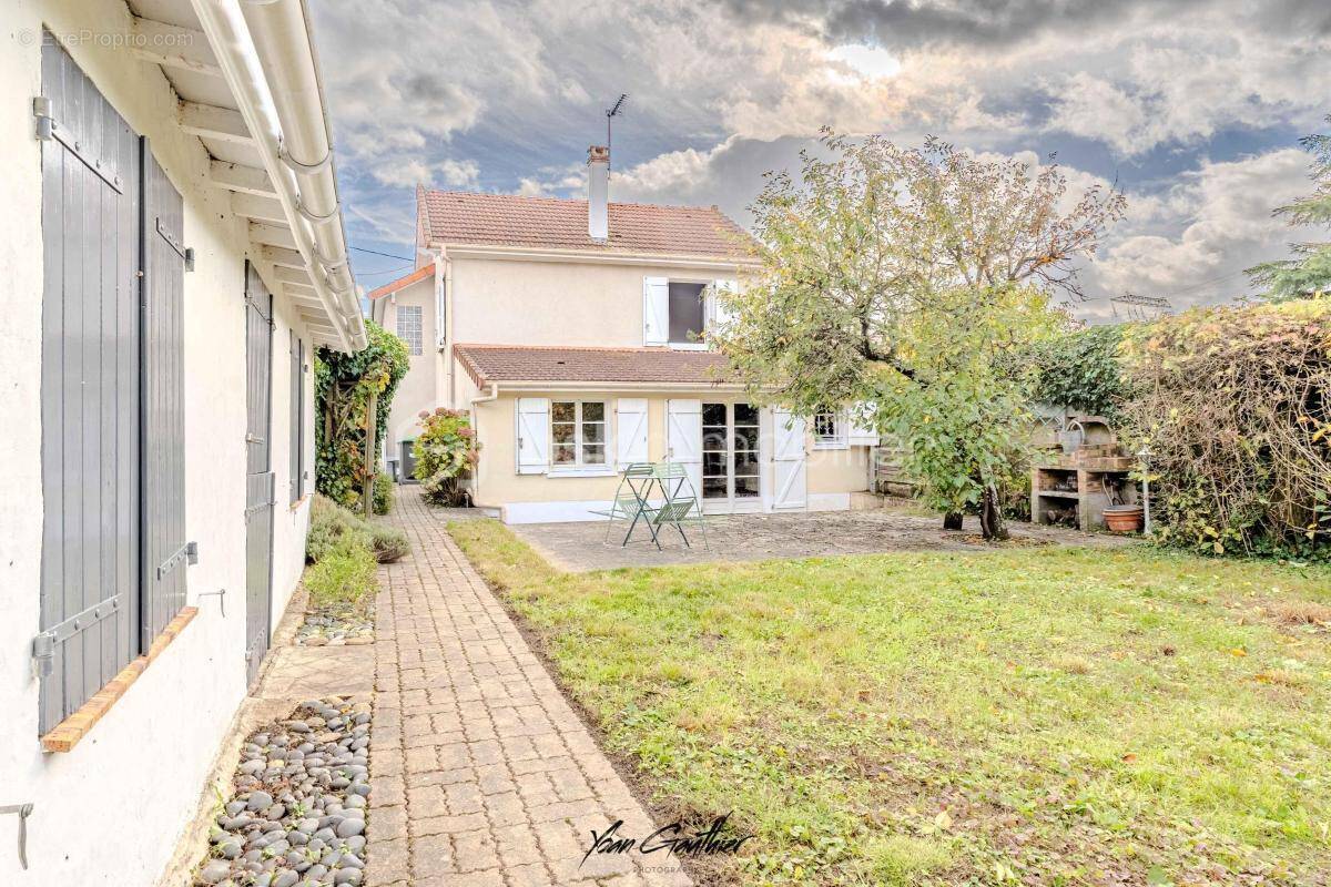 Maison à SAINT-GERMAIN-LES-ARPAJON