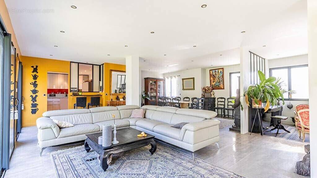 Maison à VERRIERES-LE-BUISSON