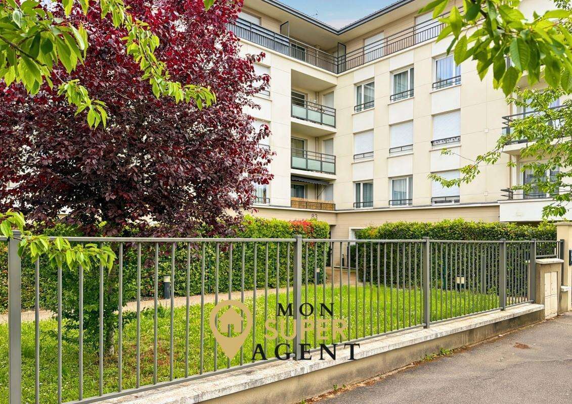 Appartement T4 avec deux loggias & double parking LIBRE - photo 3