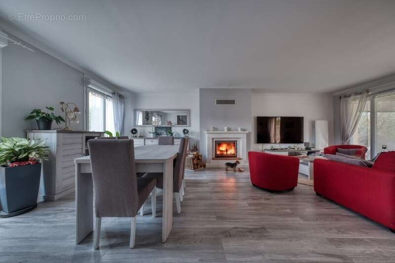 Maison à LA QUEUE-LES-YVELINES