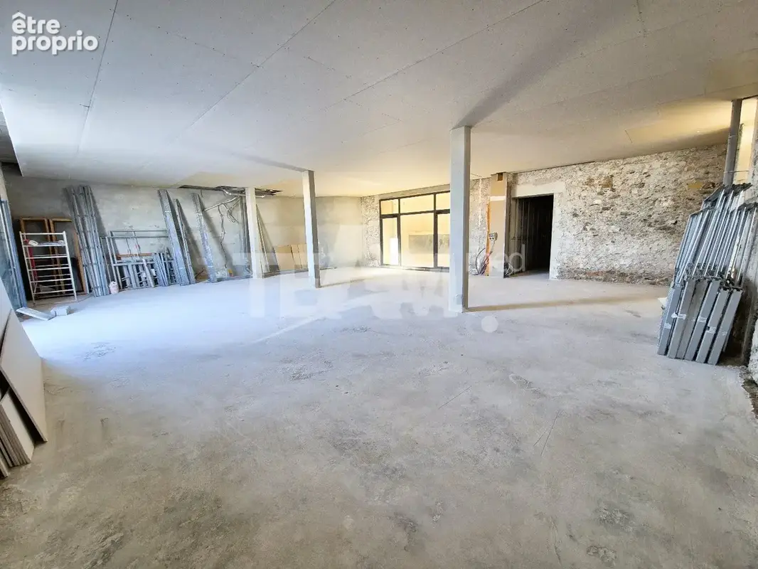 Local professionnel sur quai - photo 3