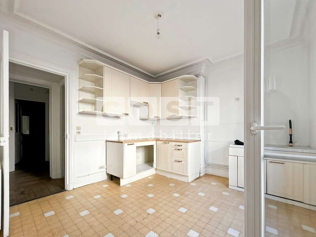 Appartement à PARIS-17E