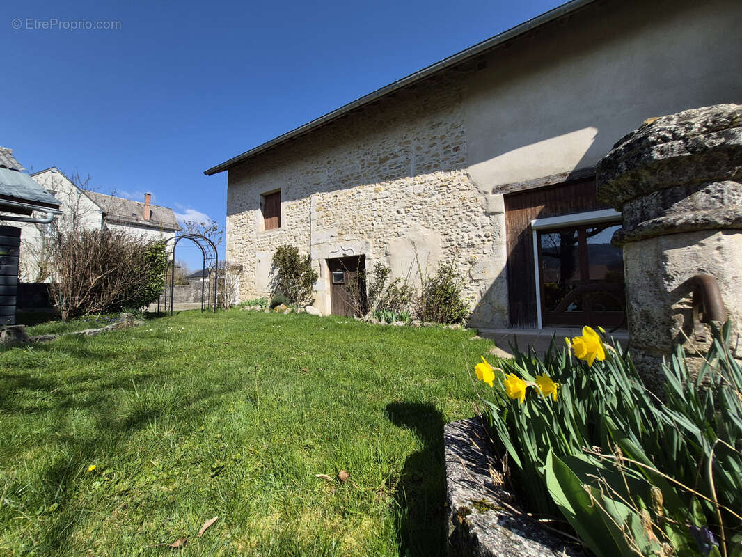 Maison à LOMPNIEU