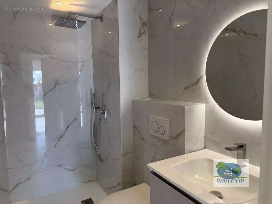 Appartement à ROQUEBRUNE-CAP-MARTIN