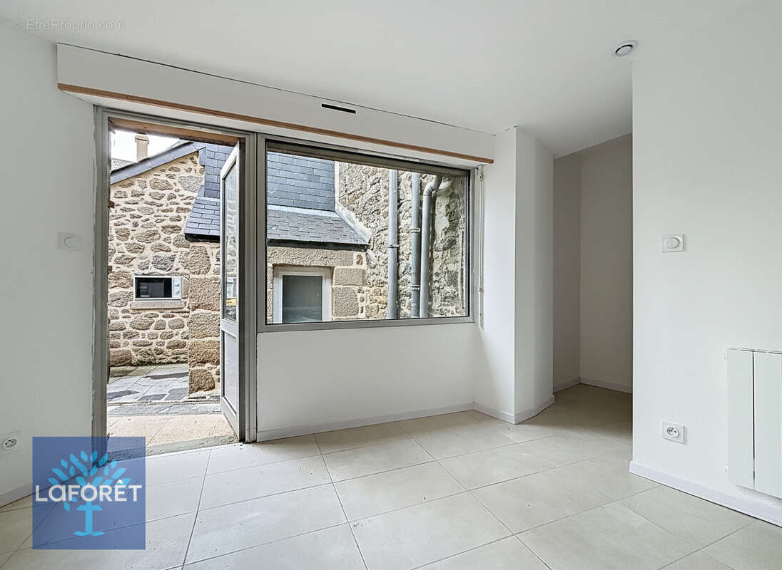 Maison à LOUVIGNE-DU-DESERT