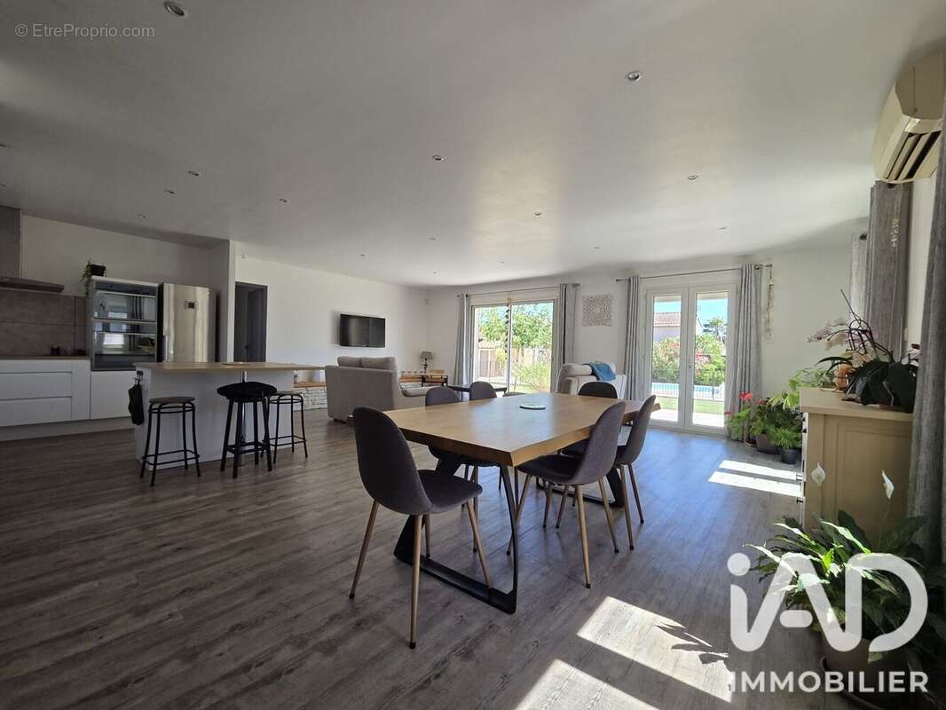 Maison 165 m² à Entraigues-Sur-La-Sorgue  - photo 4