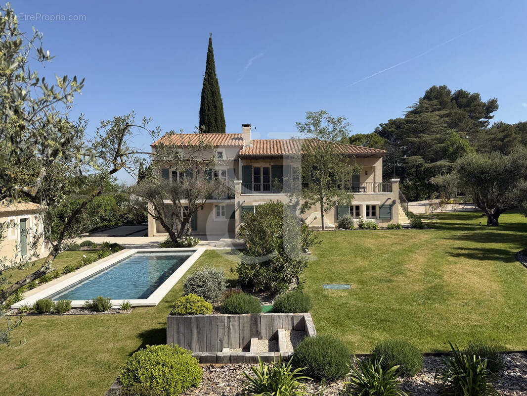 Maison à FONTVIEILLE
