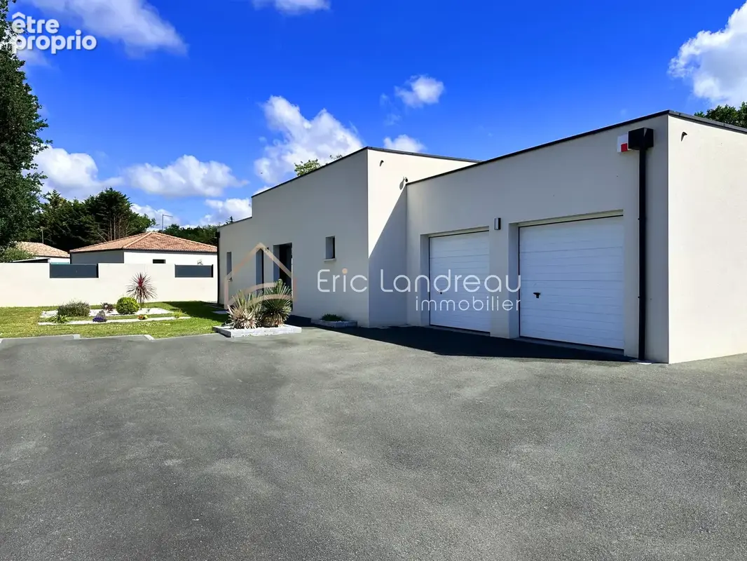 Propriété contemporaine d’exception   Maison 5 pièces - 4 chambres avec garage de 39 m2 - Piscine - Spa - Pres - photo 10