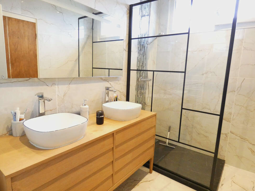 Maison à SAINT-LEON-SUR-L'ISLE